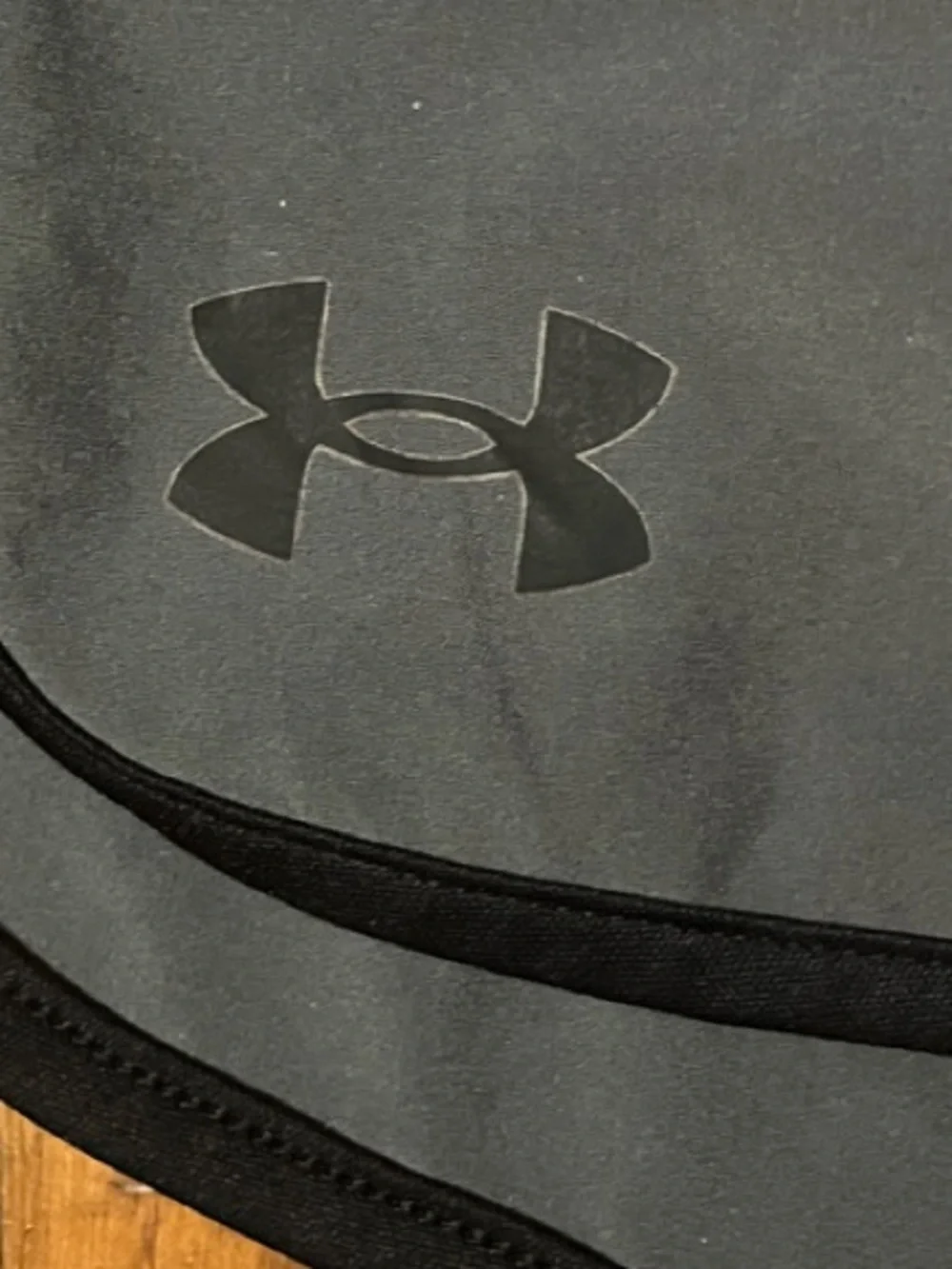 Under Armour Men's Dark Gray Athletic Training Shorts with Black Trim Size Small